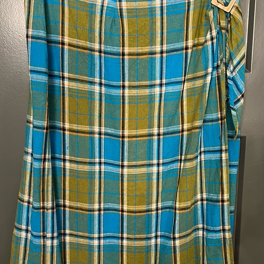 Michele Petite Linen blend Midi Wrap Skirt in Blue and Green plaid. 12P. USA